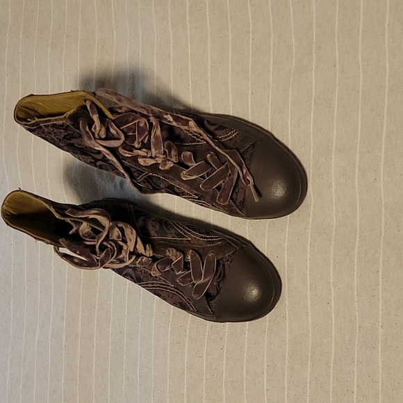 Nike Shoes - Alice Cullen Vintage Nike Paisley Sixtons